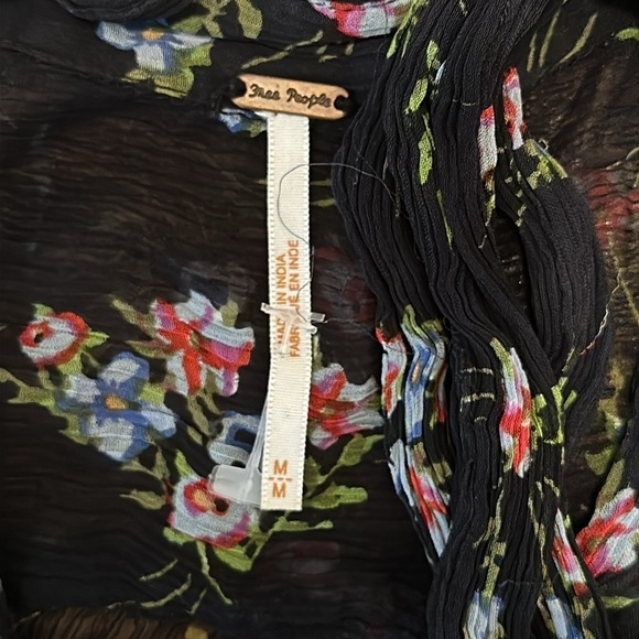 Free People Tie Neck Line Sheer Floral Embroidered Quarter Sleeve Button Top A5 - Picture 3 of 4